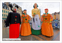 Lille (F) – Journées du Patrimoine : Les Géants sont de sortie ! Le montage et l'animation dans les rues  par les Géants lillois et invités (19/09/2015)